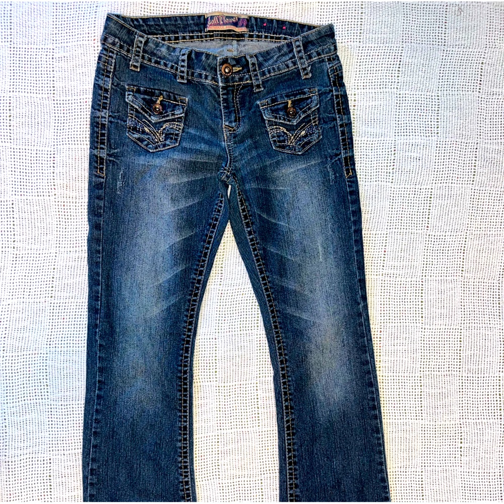 Wallflower woman's blue jeans size 9 bootcut.